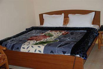 Sea Hawk Inn Bhimtal Bagian luar foto